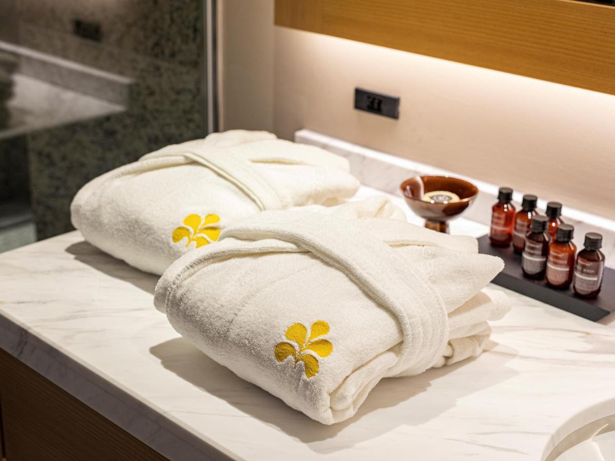 Hotel Nikko Fukuoka Фукуока Экстерьер фото Bathrobe